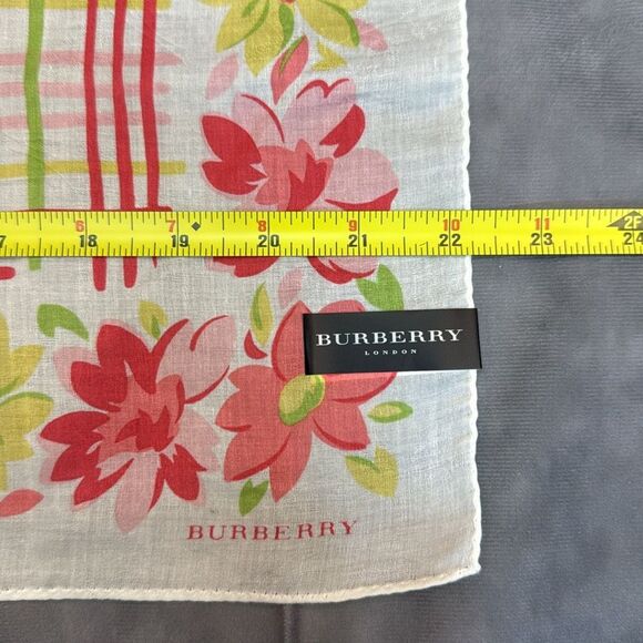 NWT Burberry Scarf - Picture 7 of 8
